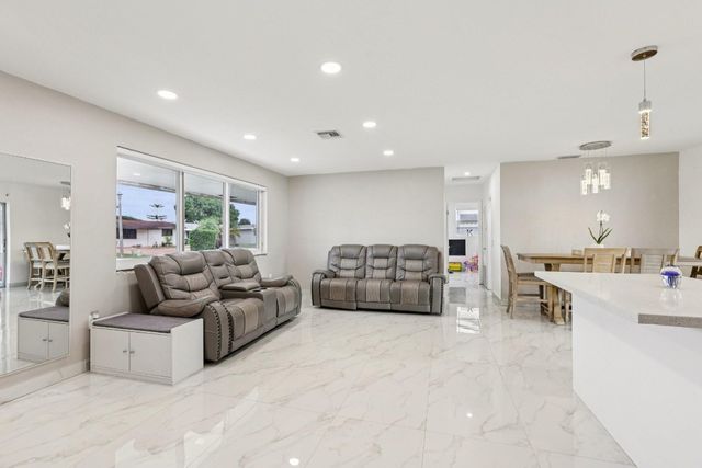 8700 NW 11th Street, Pembroke Pines, FL 33024