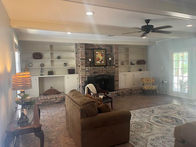 1214 Carter Dr., Hattiesburg, MS 39402