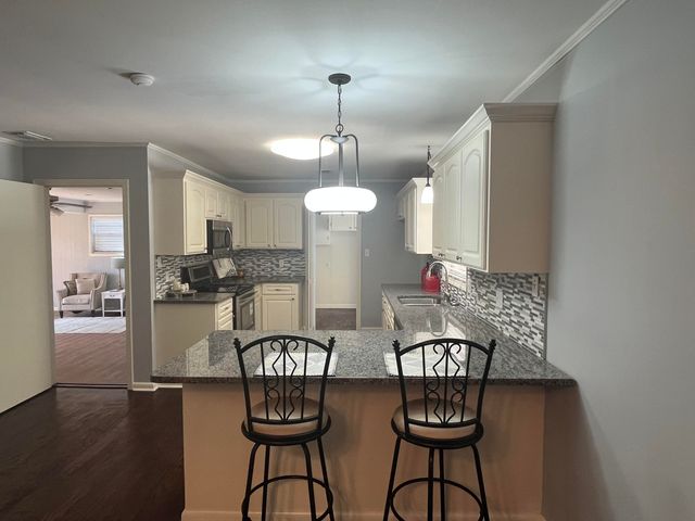 1214 Carter Dr., Hattiesburg, MS 39402