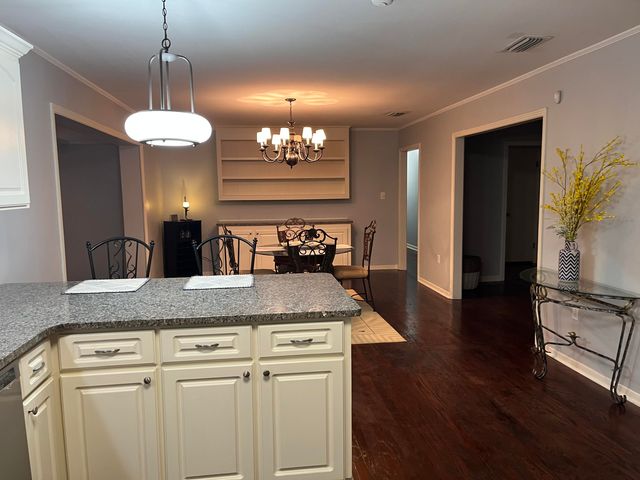 1214 Carter Dr., Hattiesburg, MS 39402