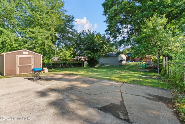 5109 Red Oak Ln, Louisville, KY 40218