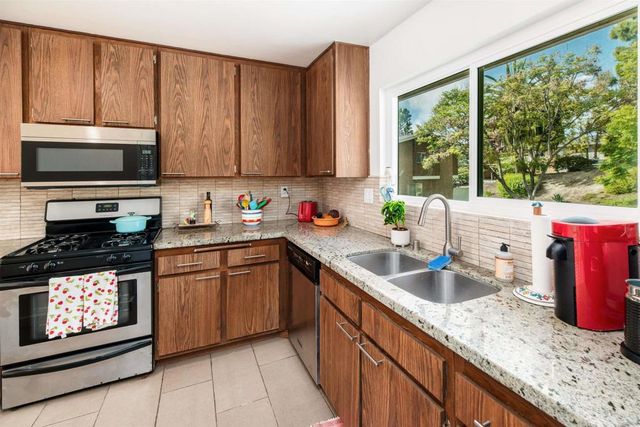 4239 Vista Del Rio Way 6, Oceanside, CA 92057