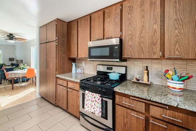 4239 Vista Del Rio Way 6, Oceanside, CA 92057