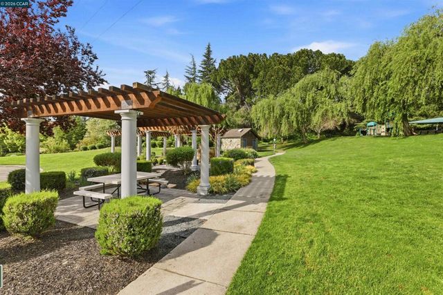 51 Deer Meadow Ln, Danville, CA 94506