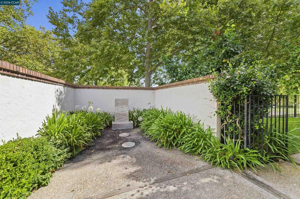 Image 30 of property listing at 51 Deer Meadow Ln, Danville, CA 94506