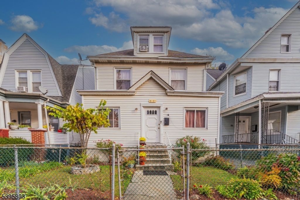 92 N 19Th St, East Orange City, NJ 07017