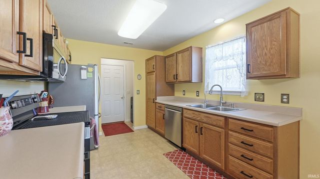 1075 Granary Court, Bluffton, IN 46714