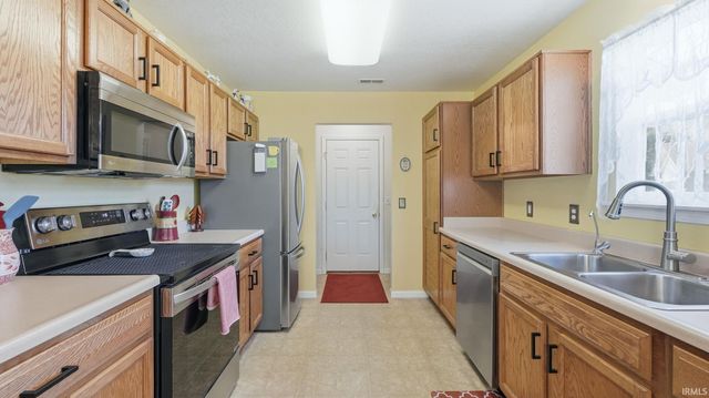 1075 Granary Court, Bluffton, IN 46714