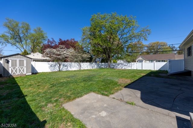 19 4Th St, Pequannock Twp., NJ 07440