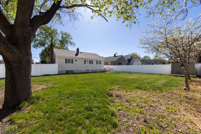 19 4Th St, Pequannock Twp., NJ 07440
