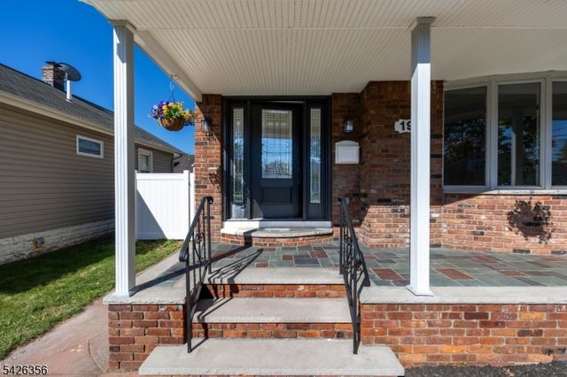 19 4Th St, Pequannock Twp., NJ 07440
