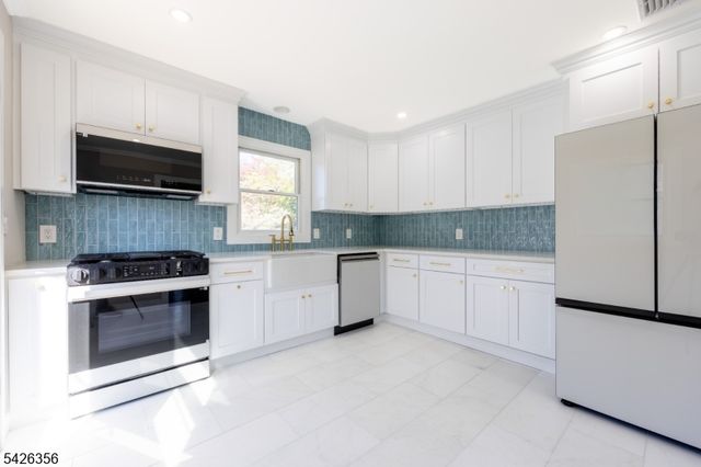 19 4Th St, Pequannock Twp., NJ 07440