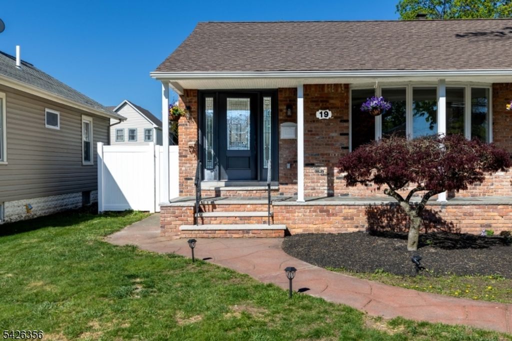 19 4Th St, Pequannock Twp., NJ 07440