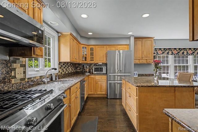 35565 Tall Pine Road, Farmington, MI 48335