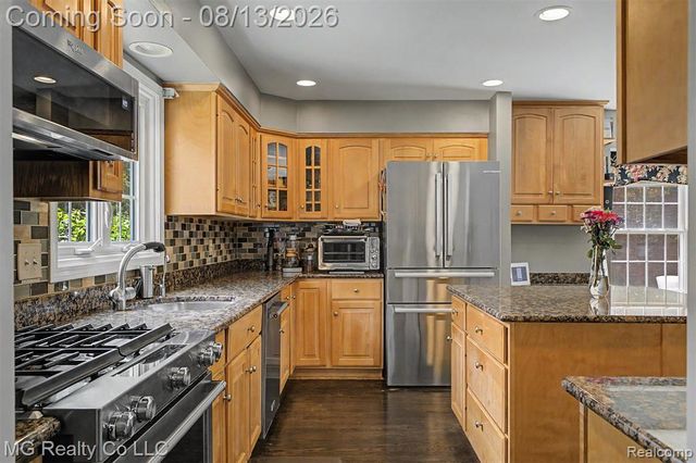 35565 Tall Pine Road, Farmington, MI 48335
