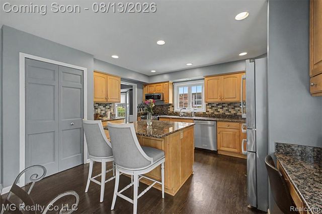 35565 Tall Pine Road, Farmington, MI 48335