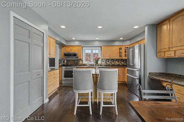 35565 Tall Pine Road, Farmington, MI 48335