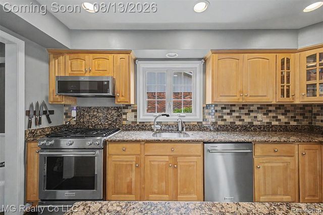 35565 Tall Pine Road, Farmington, MI 48335