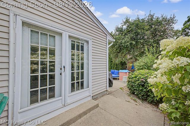 35565 Tall Pine Road, Farmington, MI 48335