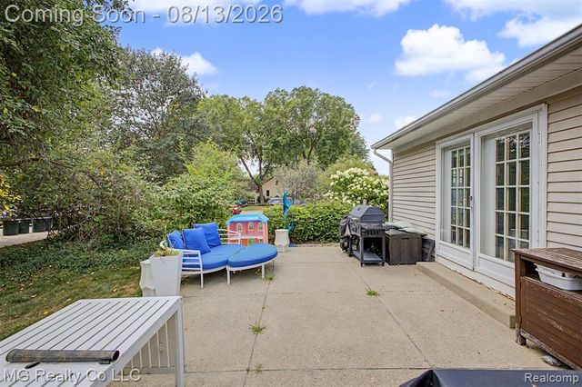 35565 Tall Pine Road, Farmington, MI 48335