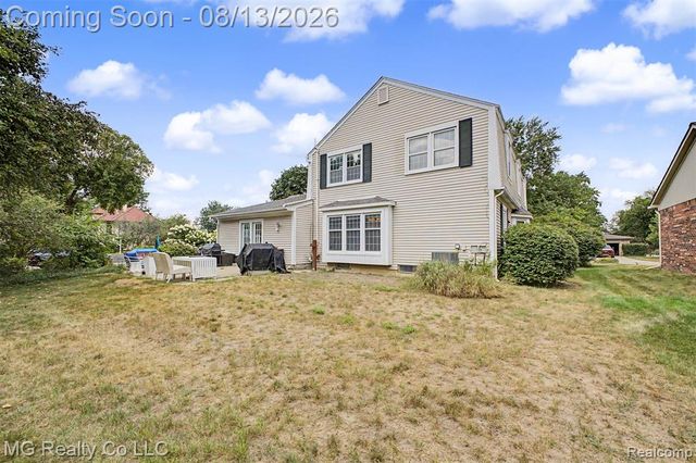 35565 Tall Pine Road, Farmington, MI 48335