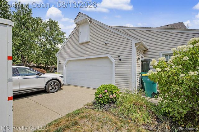 35565 Tall Pine Road, Farmington, MI 48335