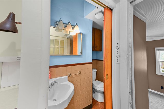 1022 Dixie Highway, Rossford, OH 43460