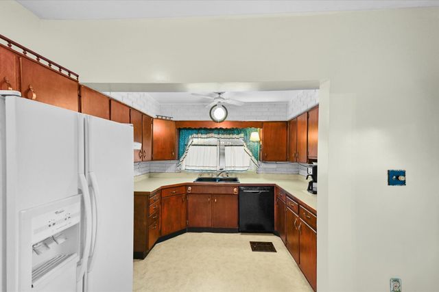 1022 Dixie Highway, Rossford, OH 43460