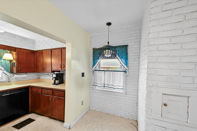 1022 Dixie Highway, Rossford, OH 43460