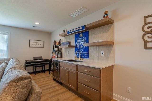435 Westbriar Circle, Newburgh, IN 47630