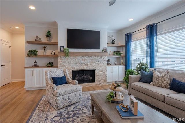 435 Westbriar Circle, Newburgh, IN 47630