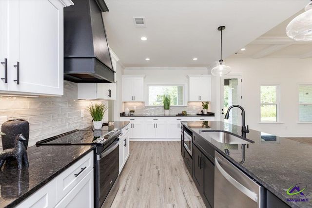 423 Cannon Point Drive, Bonaire, GA 31005