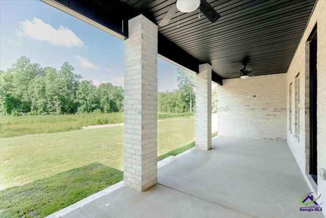 423 Cannon Point Drive, Bonaire, GA 31005
