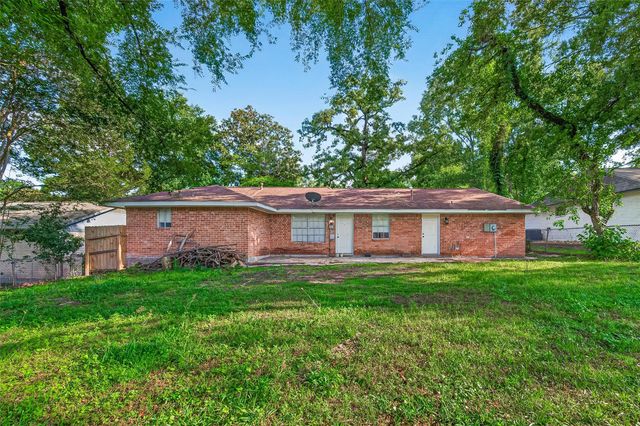 3318 Kentwood Drive, Spring, TX 77380