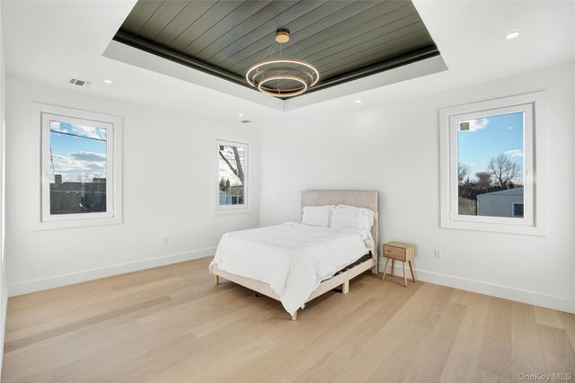 23 Glade Lane, Levittown, NY 11756