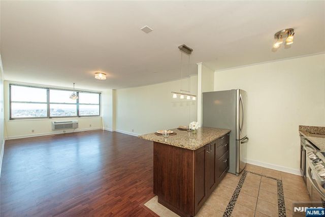 7004 Boulevard East 39F, Guttenberg, NJ 07093
