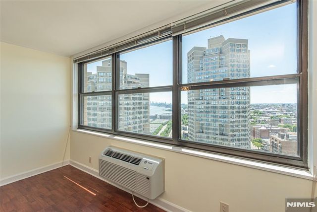 7004 Boulevard East 39F, Guttenberg, NJ 07093