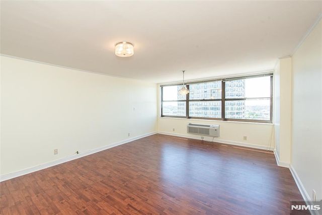 7004 Boulevard East 39F, Guttenberg, NJ 07093