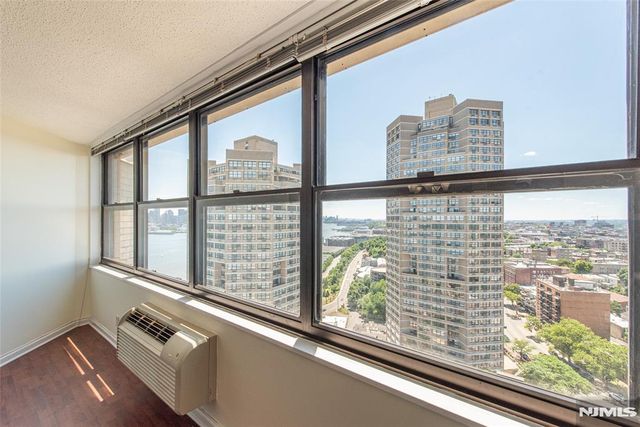 7004 Boulevard East 39F, Guttenberg, NJ 07093
