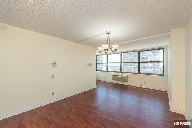 7004 Boulevard East 39F, Guttenberg, NJ 07093