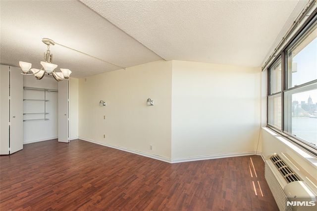 7004 Boulevard East 39F, Guttenberg, NJ 07093