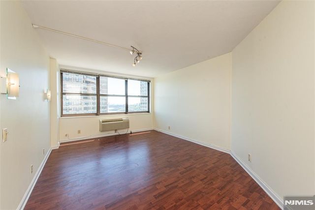 7004 Boulevard East 39F, Guttenberg, NJ 07093