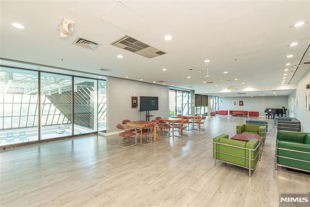 7004 Boulevard East 39F, Guttenberg, NJ 07093