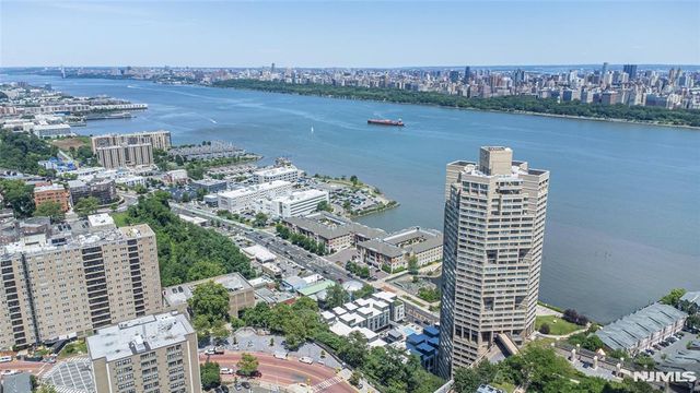 7004 Boulevard East 39F, Guttenberg, NJ 07093