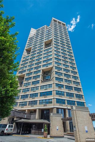 7004 Boulevard East 39F, Guttenberg, NJ 07093