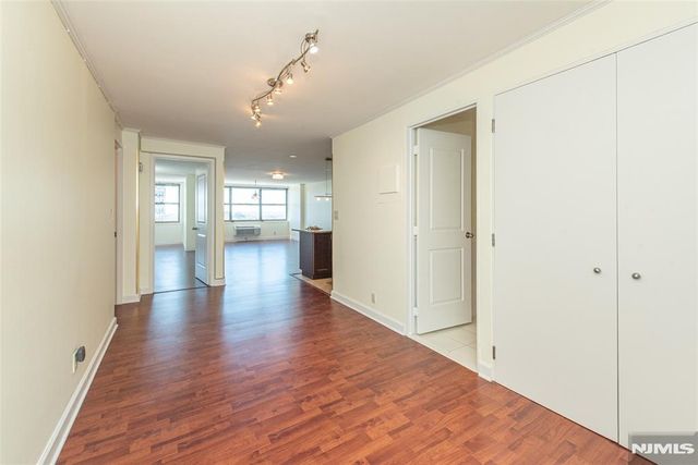 7004 Boulevard East 39F, Guttenberg, NJ 07093