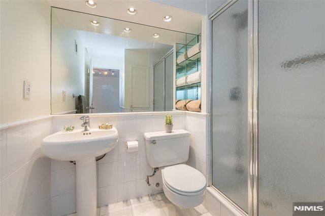 7004 Boulevard East 39F, Guttenberg, NJ 07093