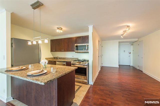 7004 Boulevard East 39F, Guttenberg, NJ 07093