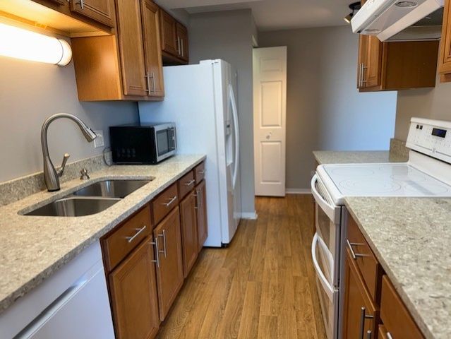 6340 Americana Drive 1102, Willowbrook, IL 60527