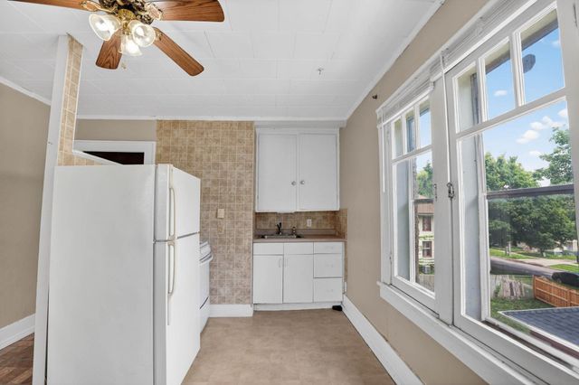 810 W 2nd Street, Waterloo, IA 50701
